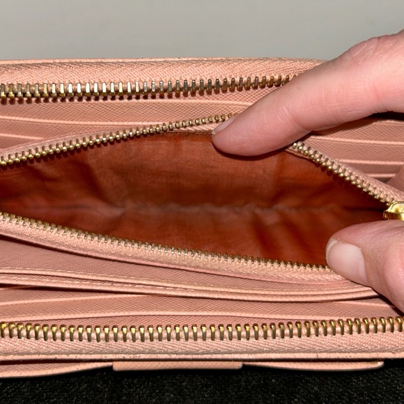 Prada Saffiano Fiocco Bow Zippy Long Wallet in the color Orchidea. With COA - Picture 13 of 15